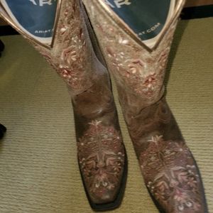 Ariat Cowboy Boots.. size 11B